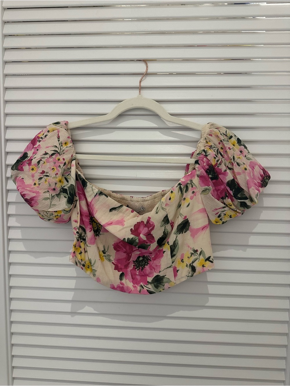 NWT Abercrombie Crinkle Floral Off-the-Shoulder Top